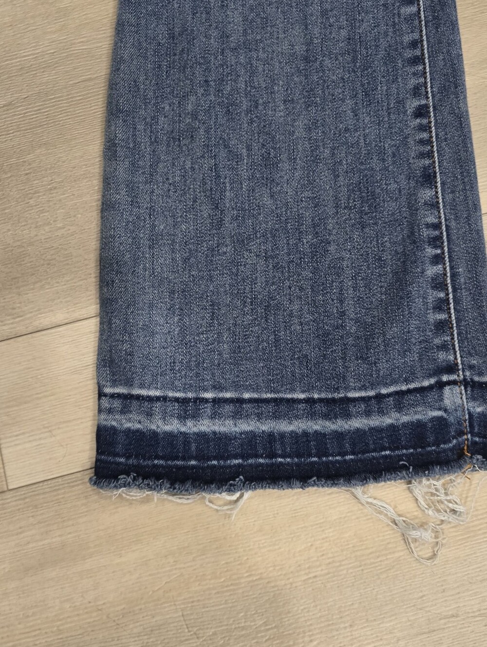 Judy Blue Cropped Bootcut Jeans 5/27 Medium Wash Raw Hem Boutique Favorite Trend - Picture 9 of 10
